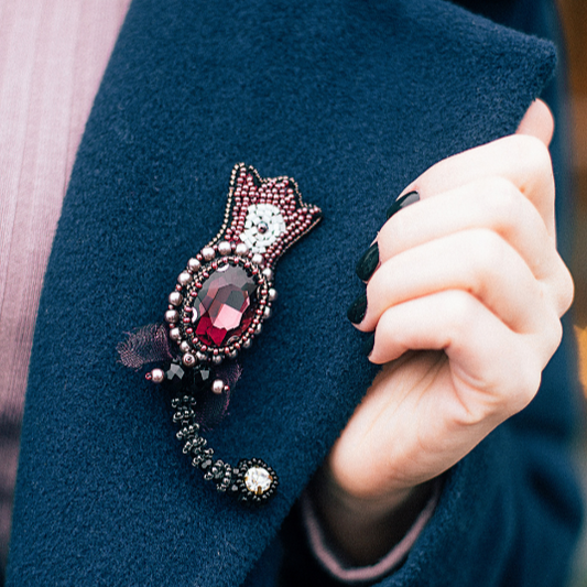 Brooch Revival: Why This Classic Statement Piece Is Back in a Big Way