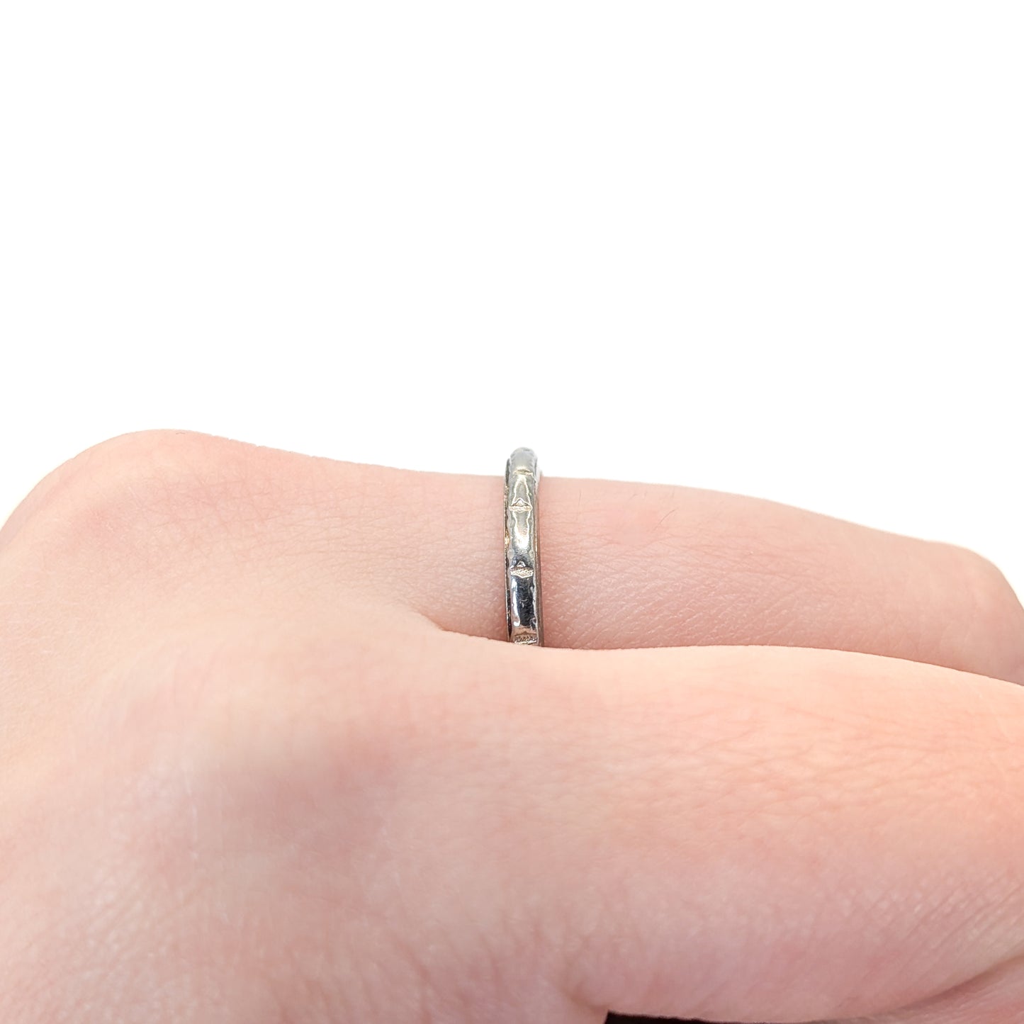 Antique Belais 18K White Gold Engraved Band - Art Deco Excellence