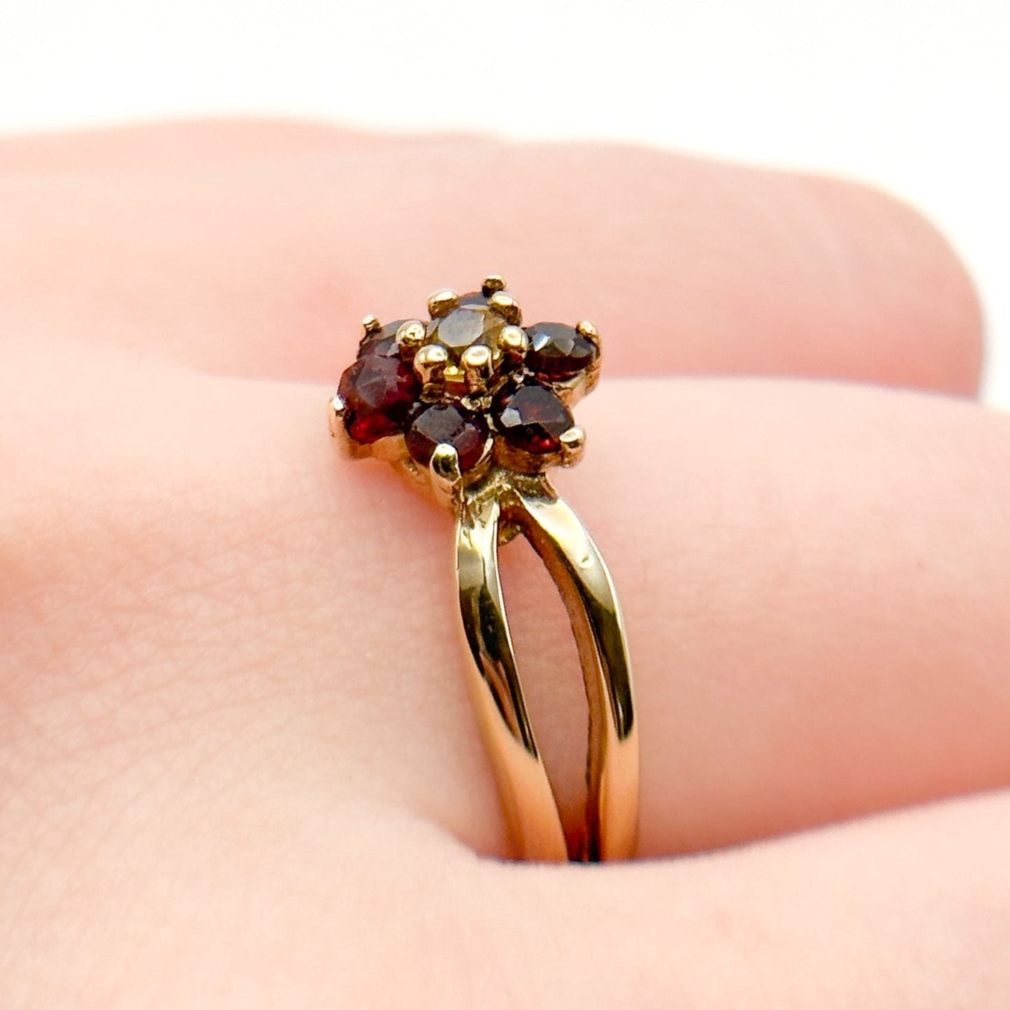 9k Gold Garnet Flower Ring with Citrine Center