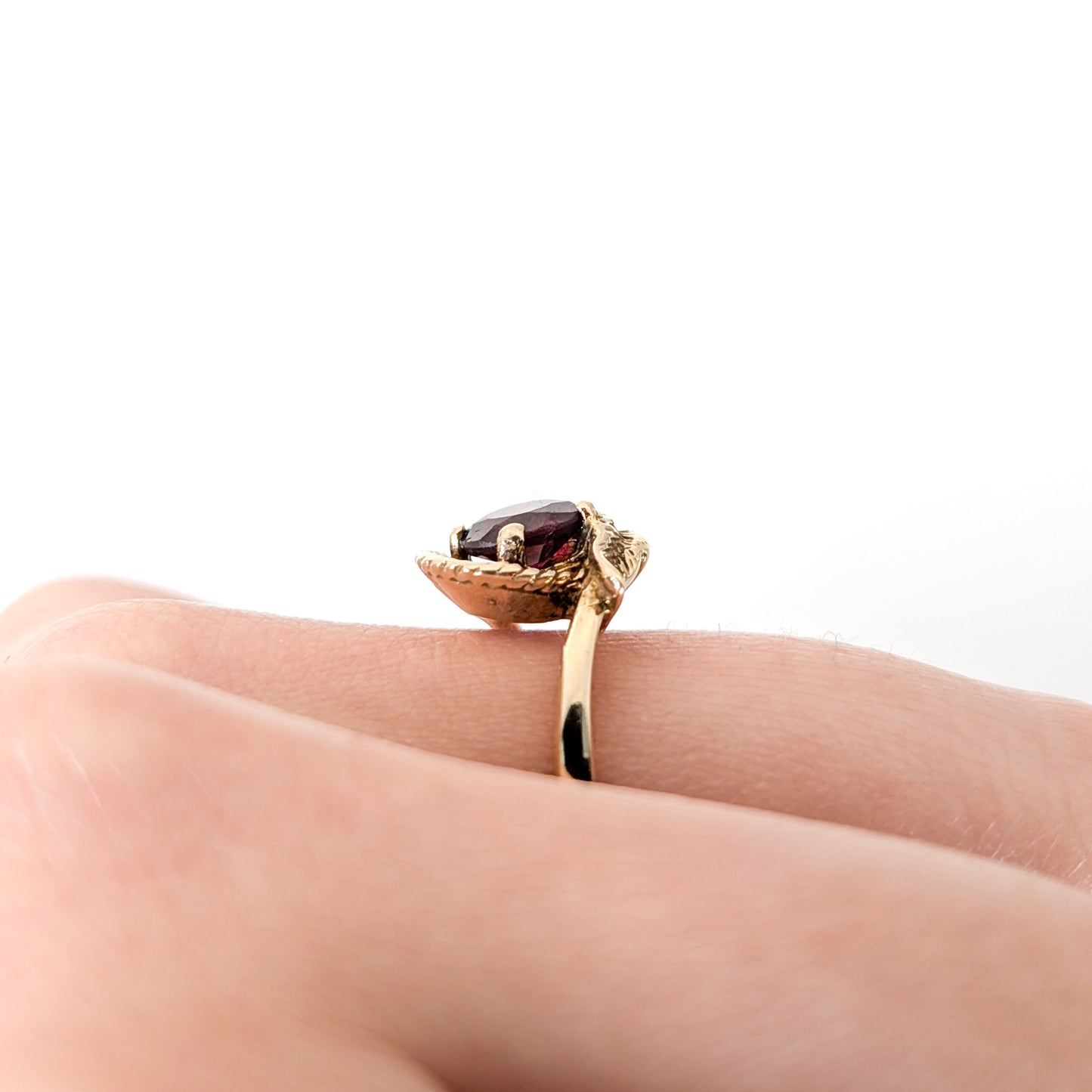 Vintage 14K Gold Garnet Feather Ring