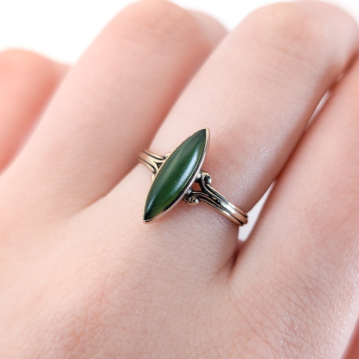 Vintage 10K Gold Marquise Nephrite Jade Ring – Elegant Green Gemstone Statement