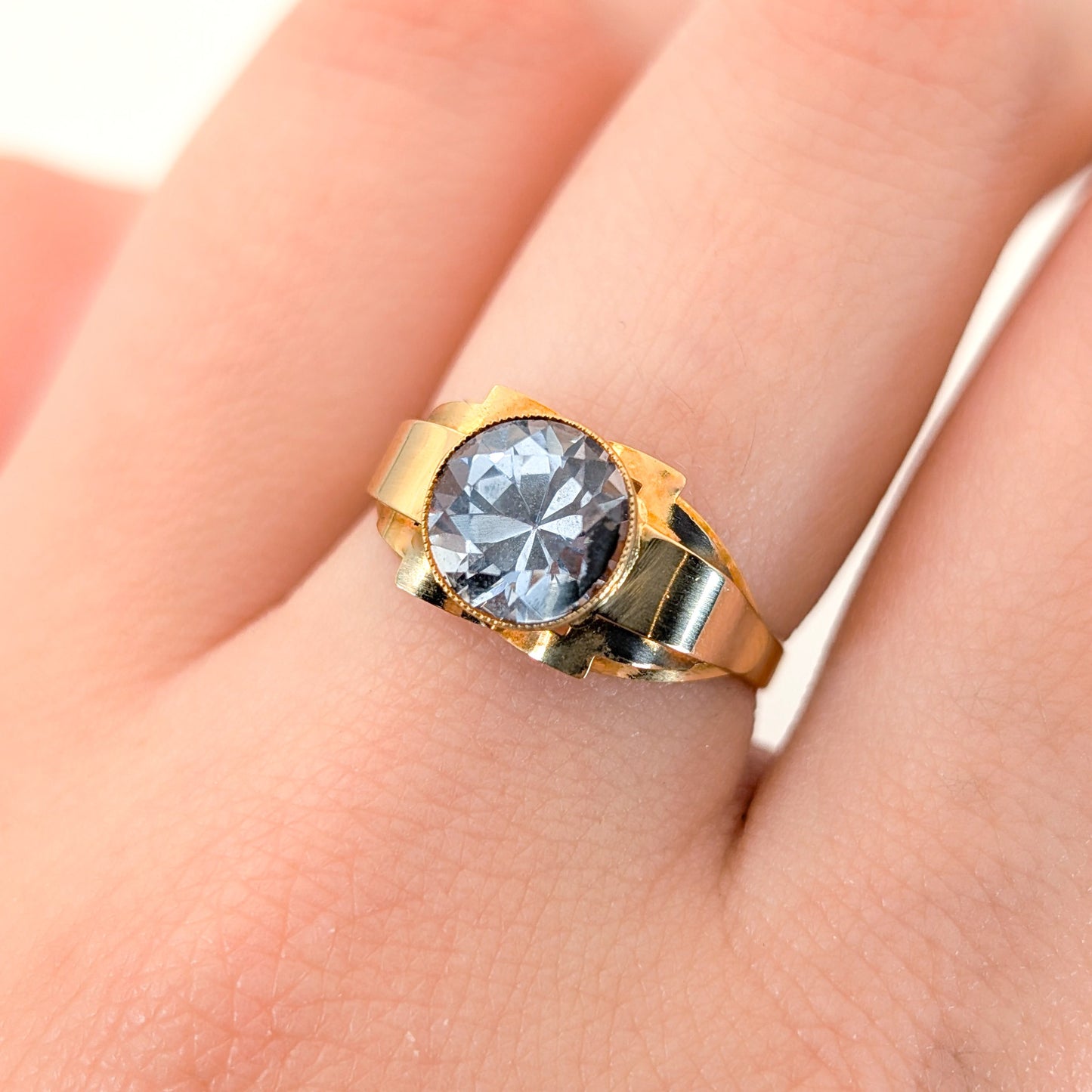 Vintage 18K Gold Blue Spinel Statement Ring