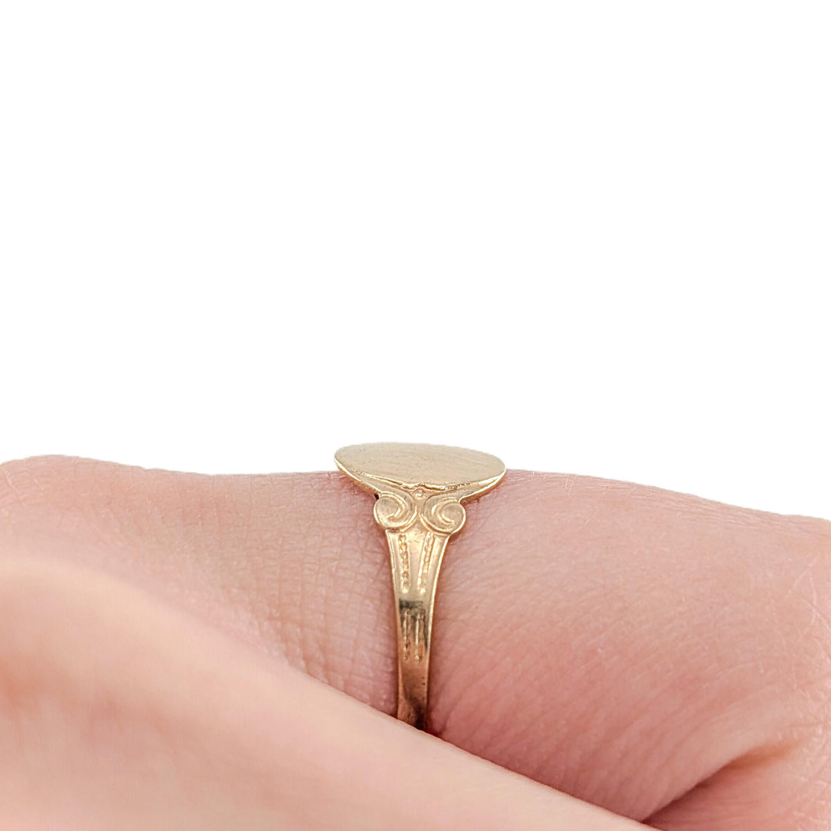 Antique 10K Yellow Gold Art Deco Signet Ring