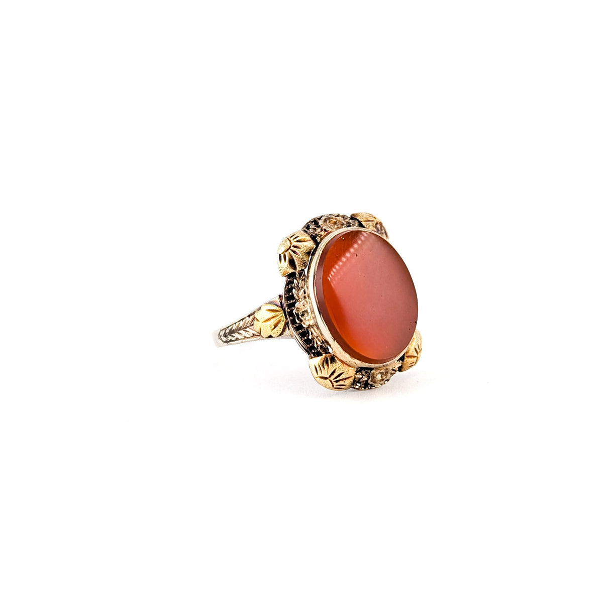 Vintage 10K Gold Carnelian Cabochon Ring – Ornate Two-Toned Art Deco Setting
