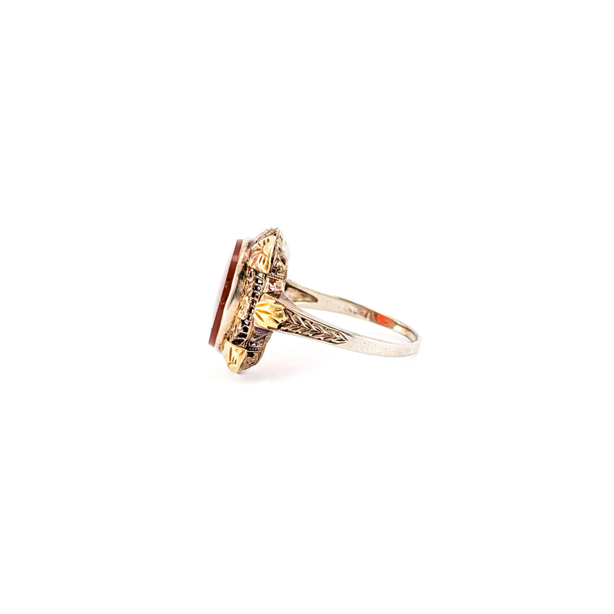 Vintage 10K Gold Carnelian Cabochon Ring – Ornate Two-Toned Art Deco Setting