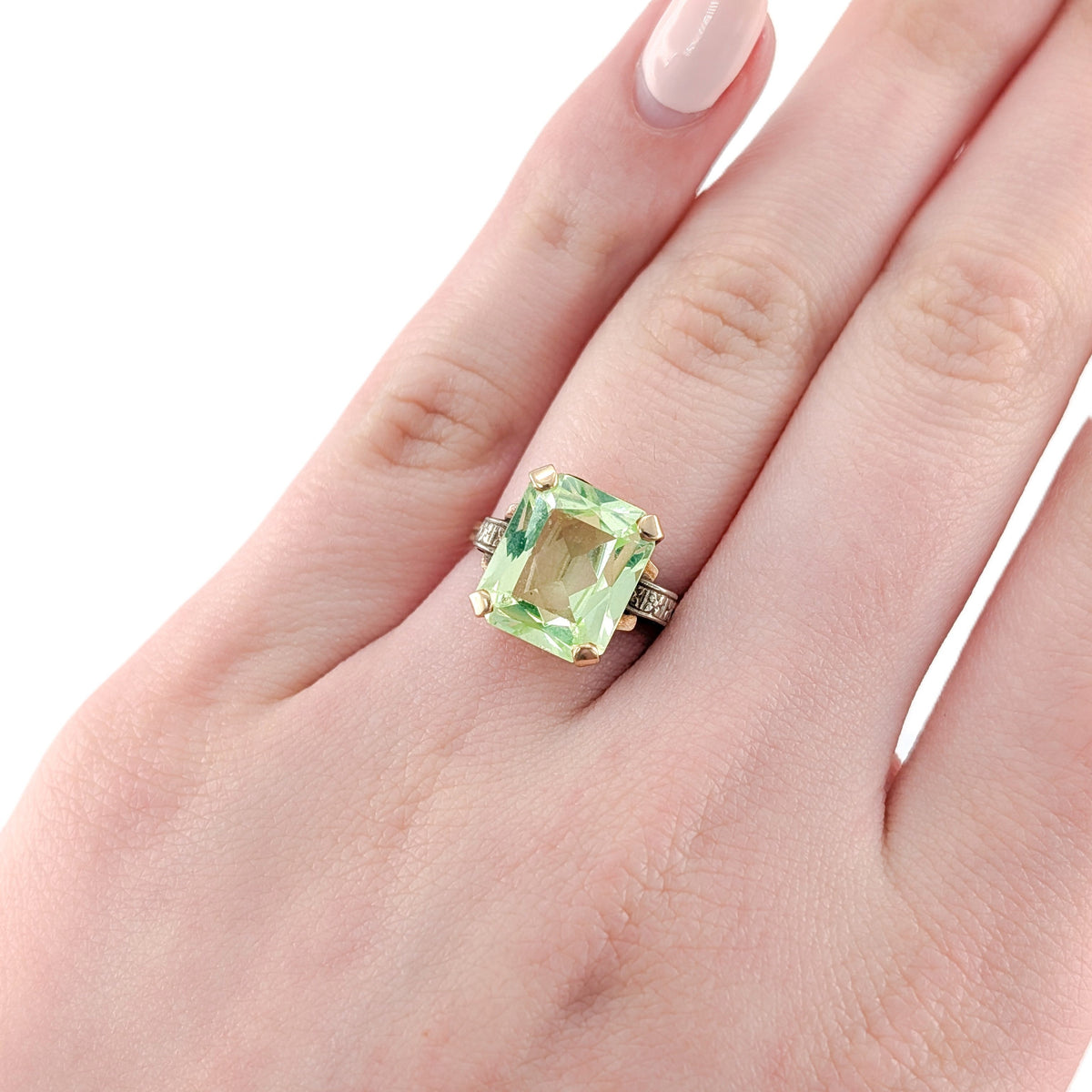 Vintage 1940s 10K Two-Tone Gold Synthetic Uranium Spinel Ring