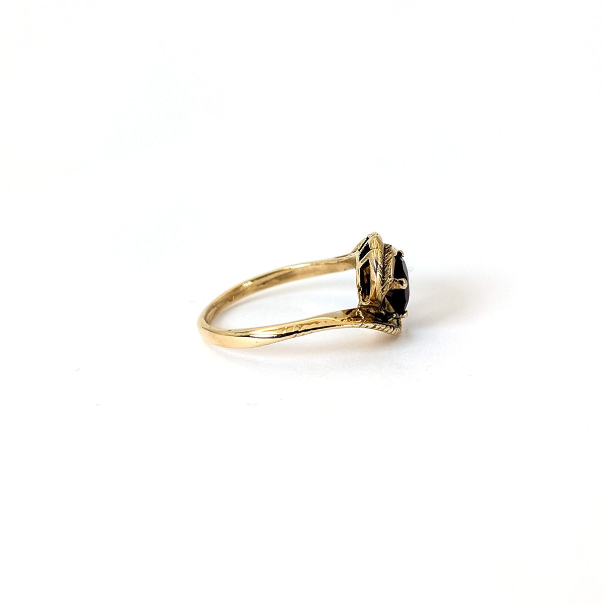 Vintage 14K Gold Garnet Feather Ring