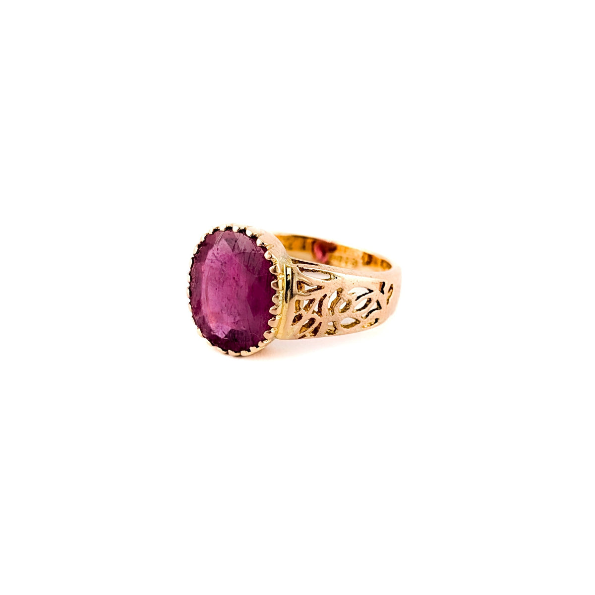 Vintage 14K Gold Ruby Ring with Ornate Shoulders