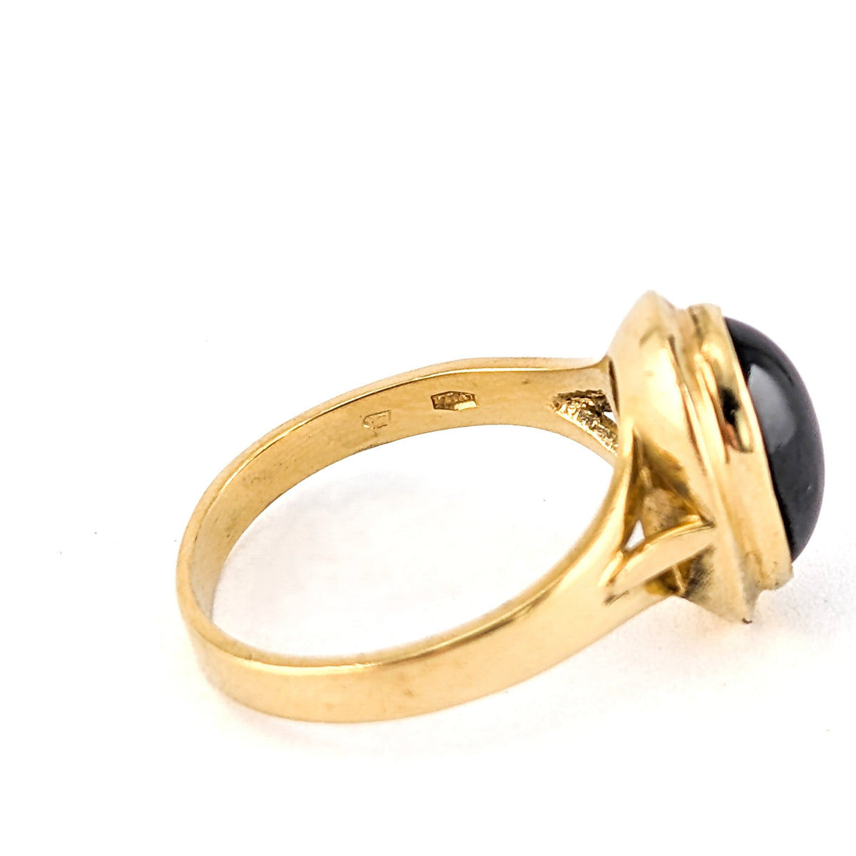 Vintage 18K Gold Large Oval Deep Pink Tourmaline Cabochon Ring
