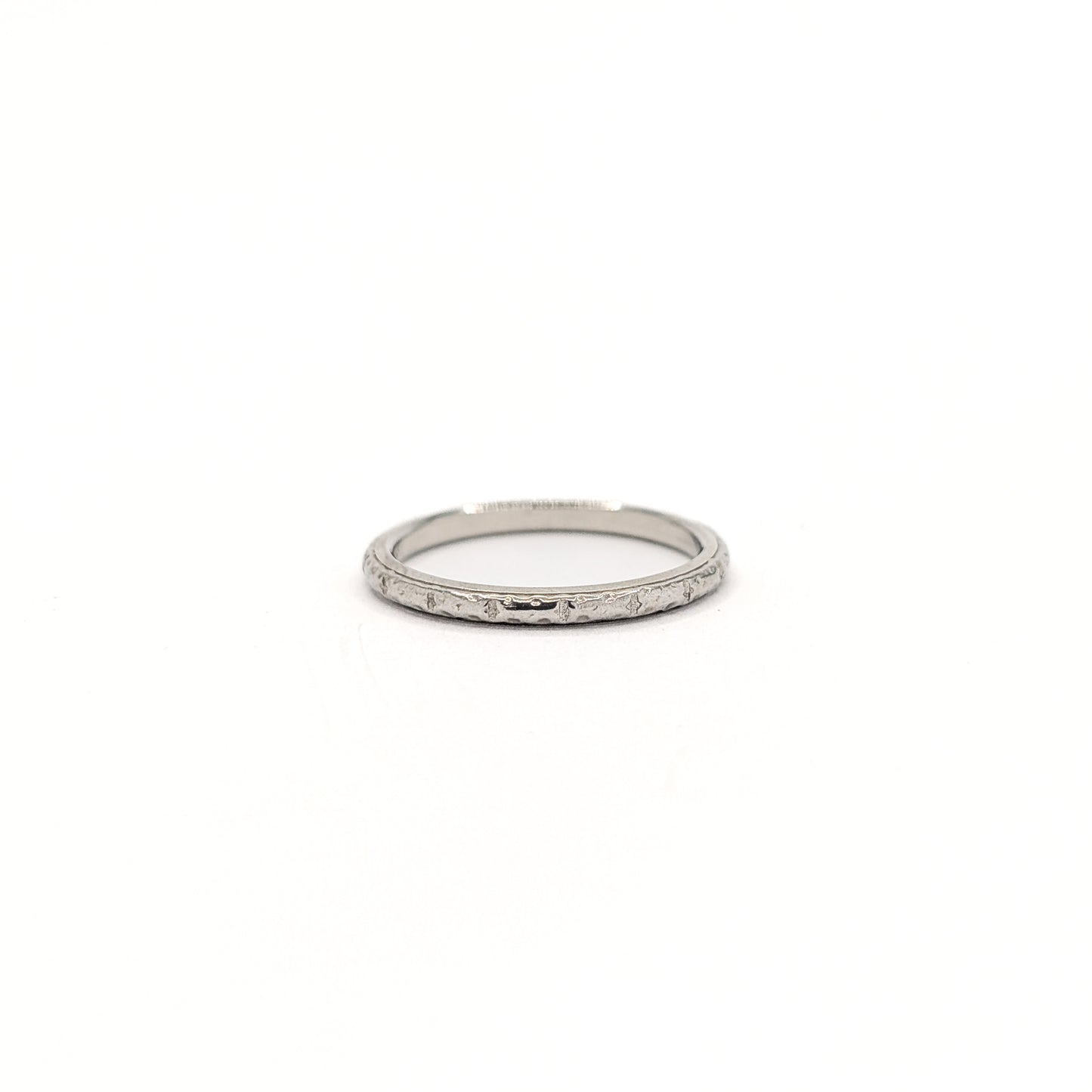 Antique Belais 18K White Gold Engraved Band - Art Deco Excellence