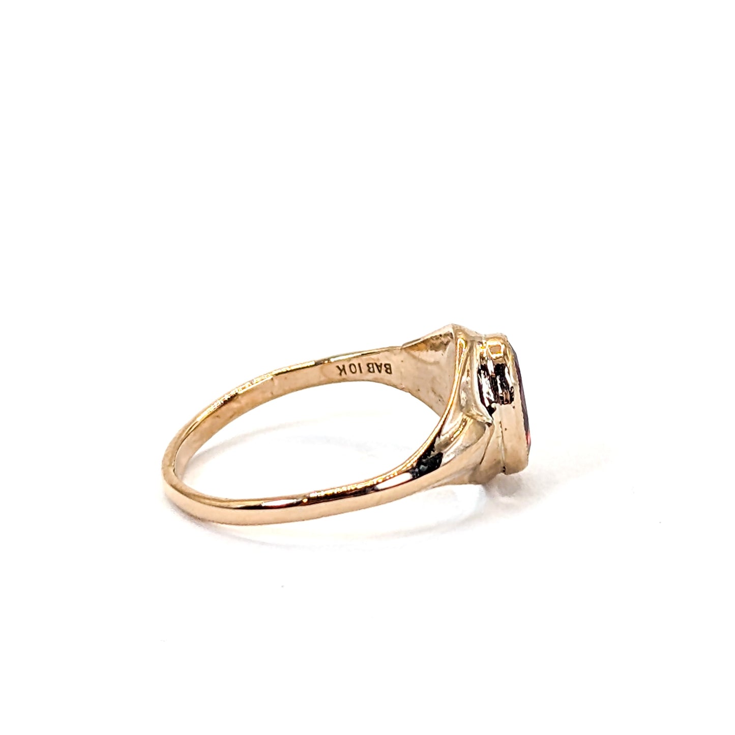 Vintage 10K Yellow Gold Garnet Ring – Oval Stone, Sculptural Setting