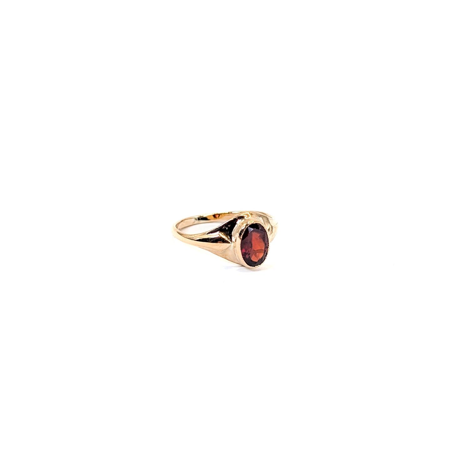 Vintage 10K Yellow Gold Garnet Ring – Oval Stone, Sculptural Setting