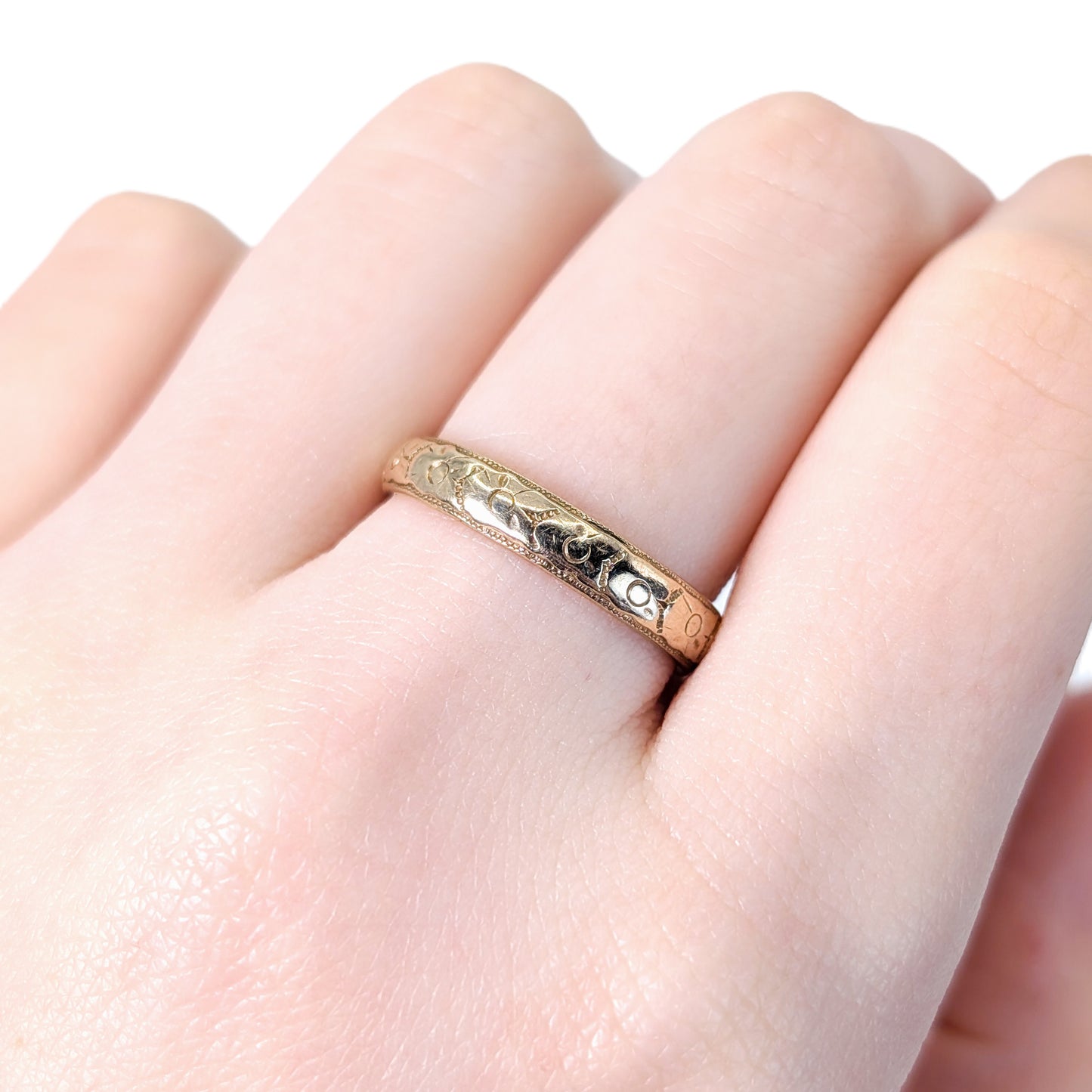 Antique 14K Gold Engraved Band Ring — 4.09g