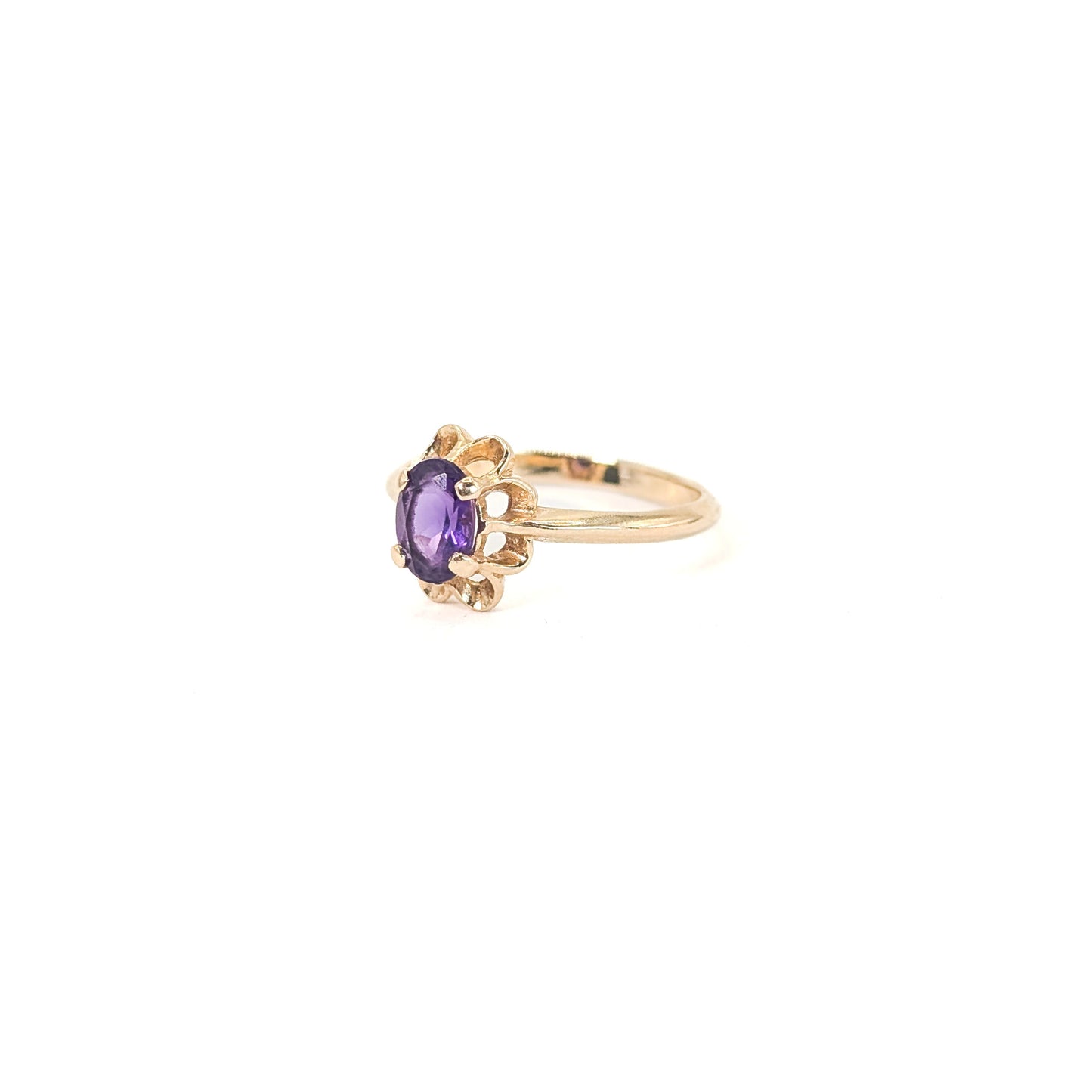 Vintage 14K Gold Amethyst Ring with Scalloped Prong Setting
