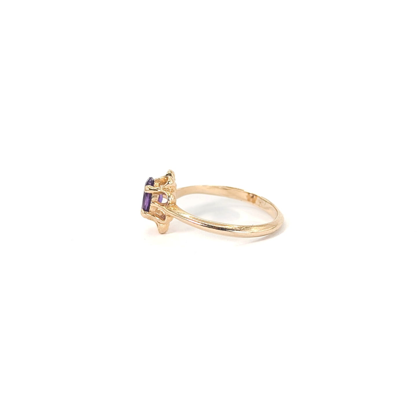 Vintage 14K Gold Amethyst Ring with Scalloped Prong Setting