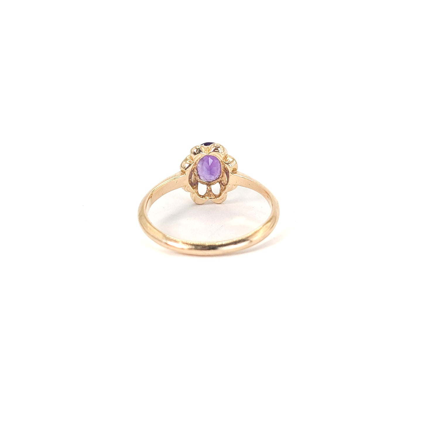 Vintage 14K Gold Amethyst Ring with Scalloped Prong Setting