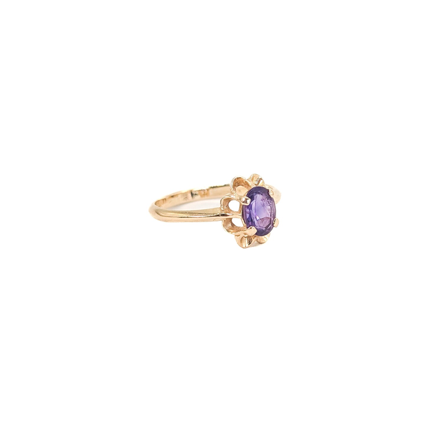 Vintage 14K Gold Amethyst Ring with Scalloped Prong Setting