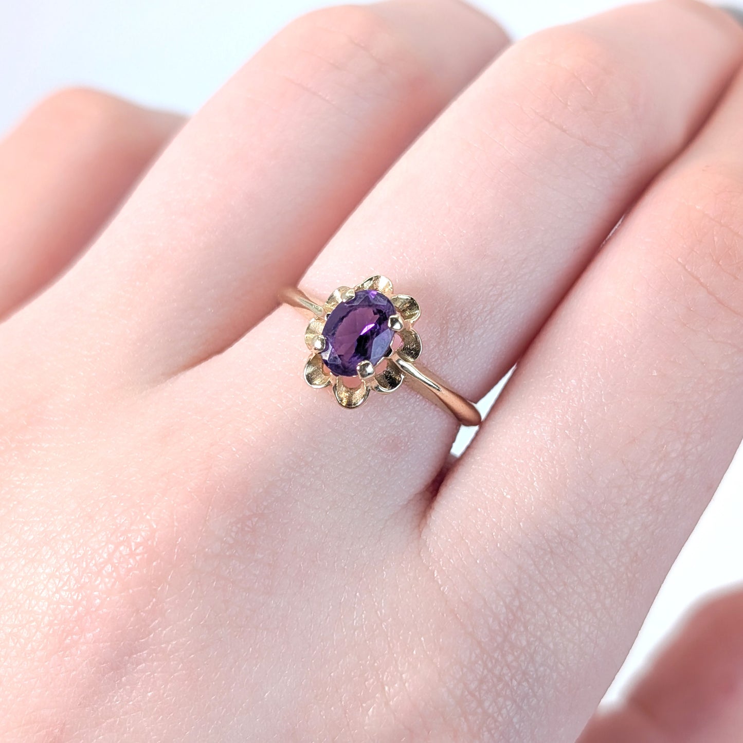 Vintage 14K Gold Amethyst Ring with Scalloped Prong Setting