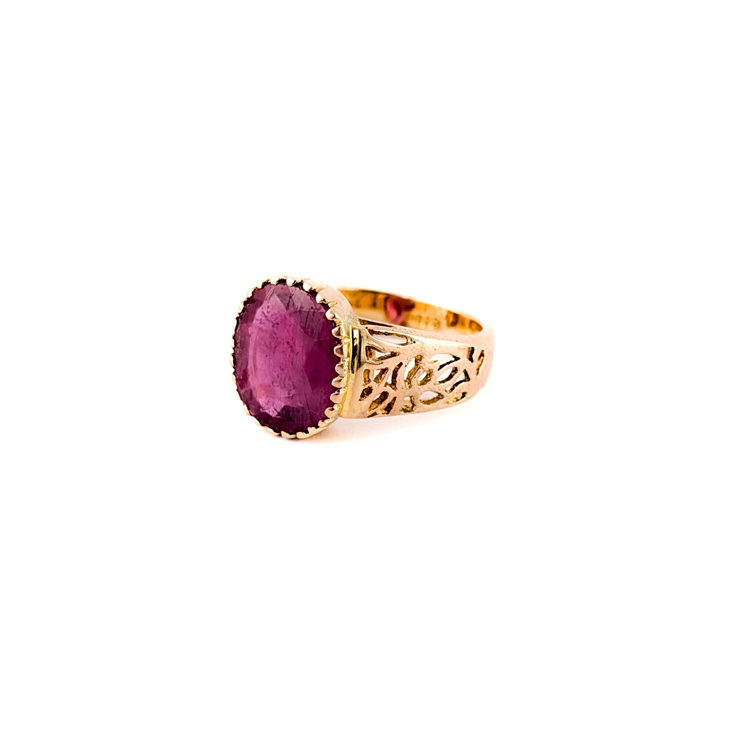 Vintage 14K Gold Ruby Ring with Ornate Shoulders