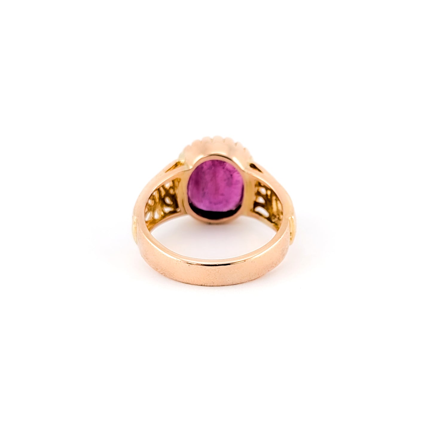 Vintage 14K Gold Ruby Ring with Ornate Shoulders