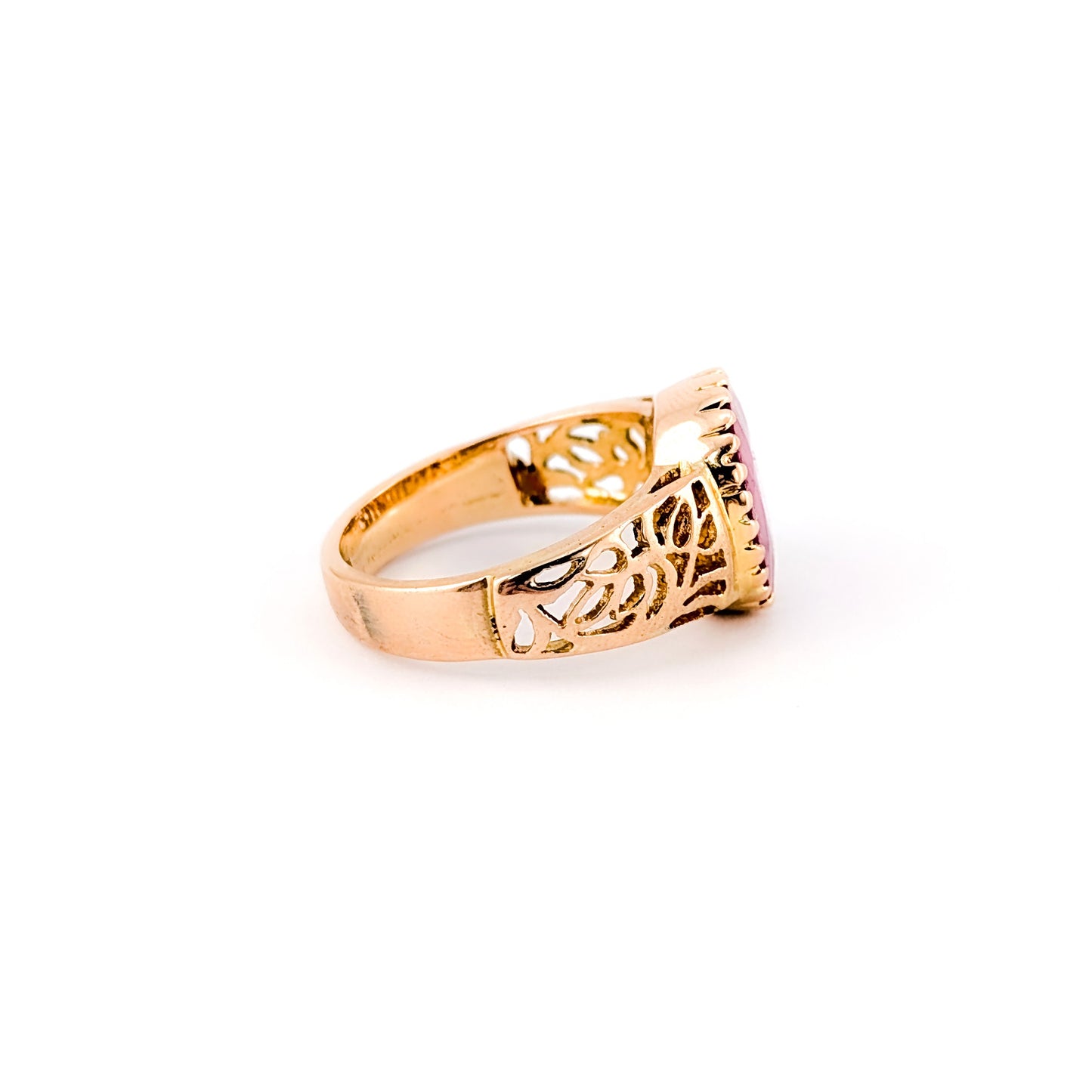 Vintage 14K Gold Ruby Ring with Ornate Shoulders