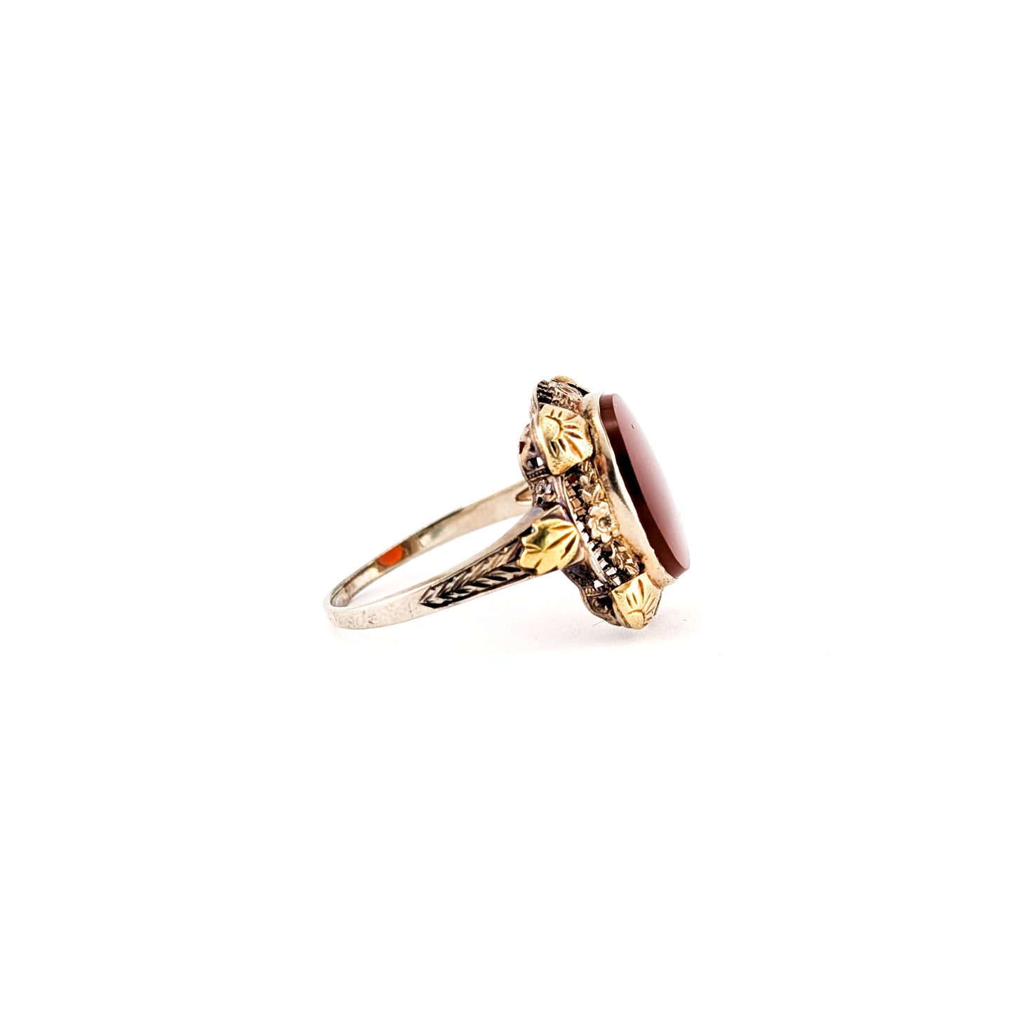 Vintage 10K Gold Carnelian Cabochon Ring – Ornate Two-Toned Art Deco Setting