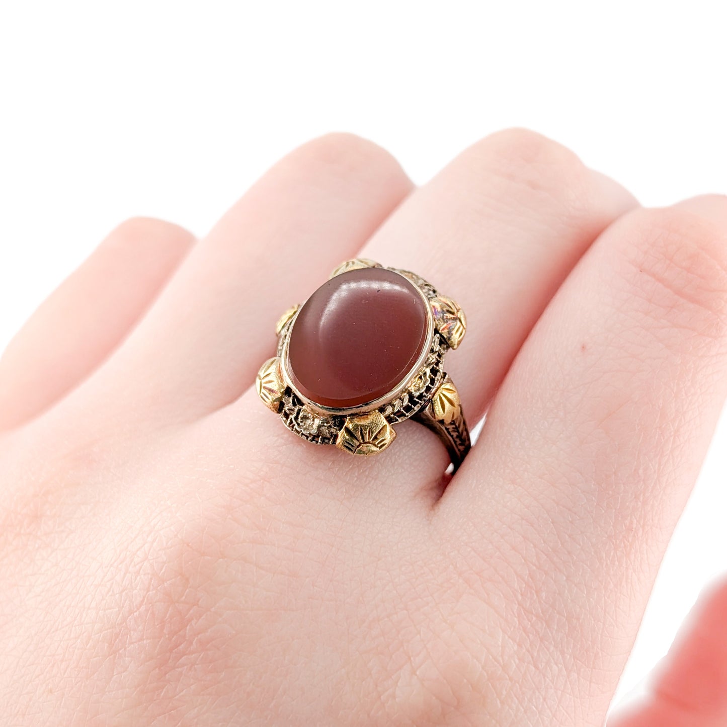 Vintage 10K Gold Carnelian Cabochon Ring – Ornate Two-Toned Art Deco Setting