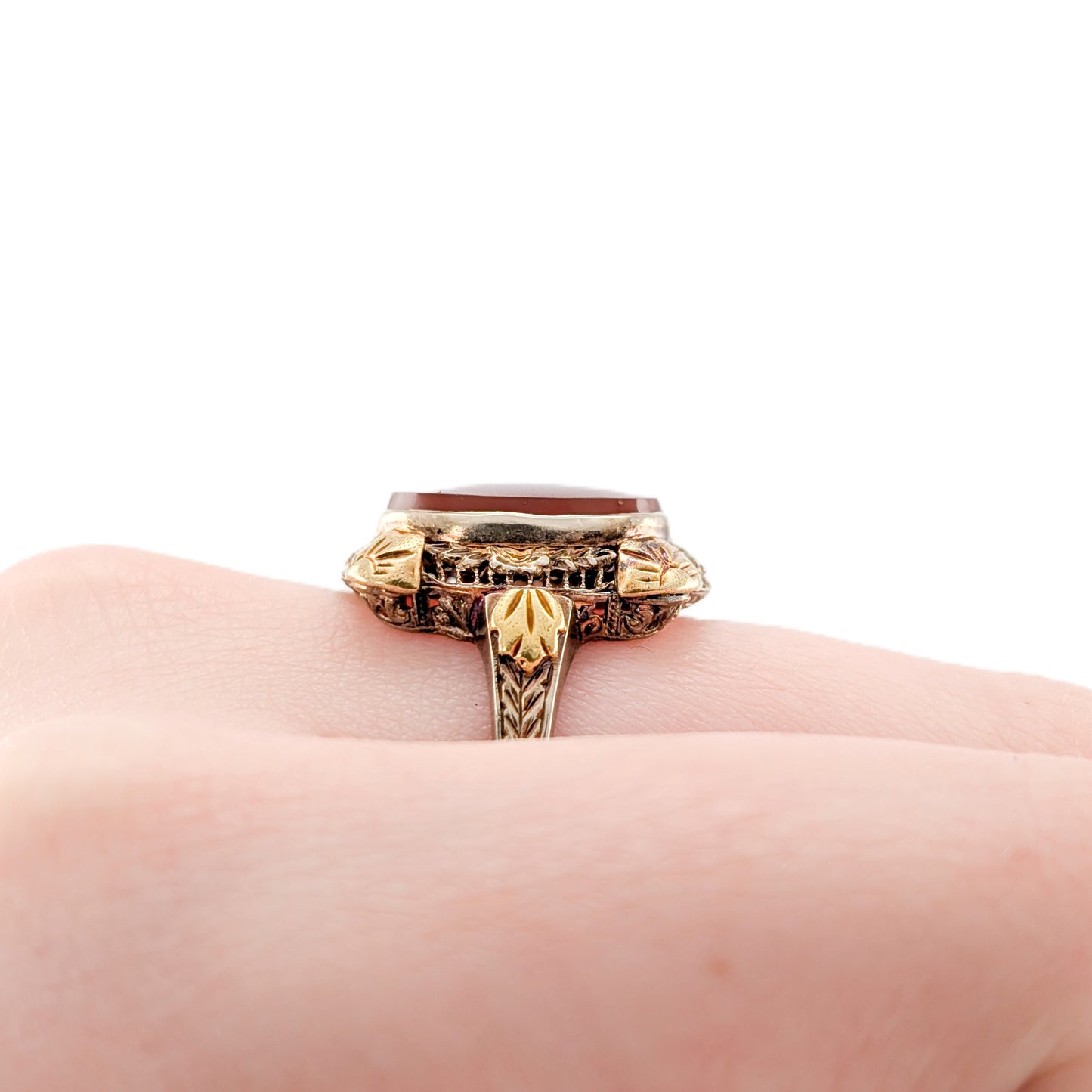 Vintage 10K Gold Carnelian Cabochon Ring – Ornate Two-Toned Art Deco Setting
