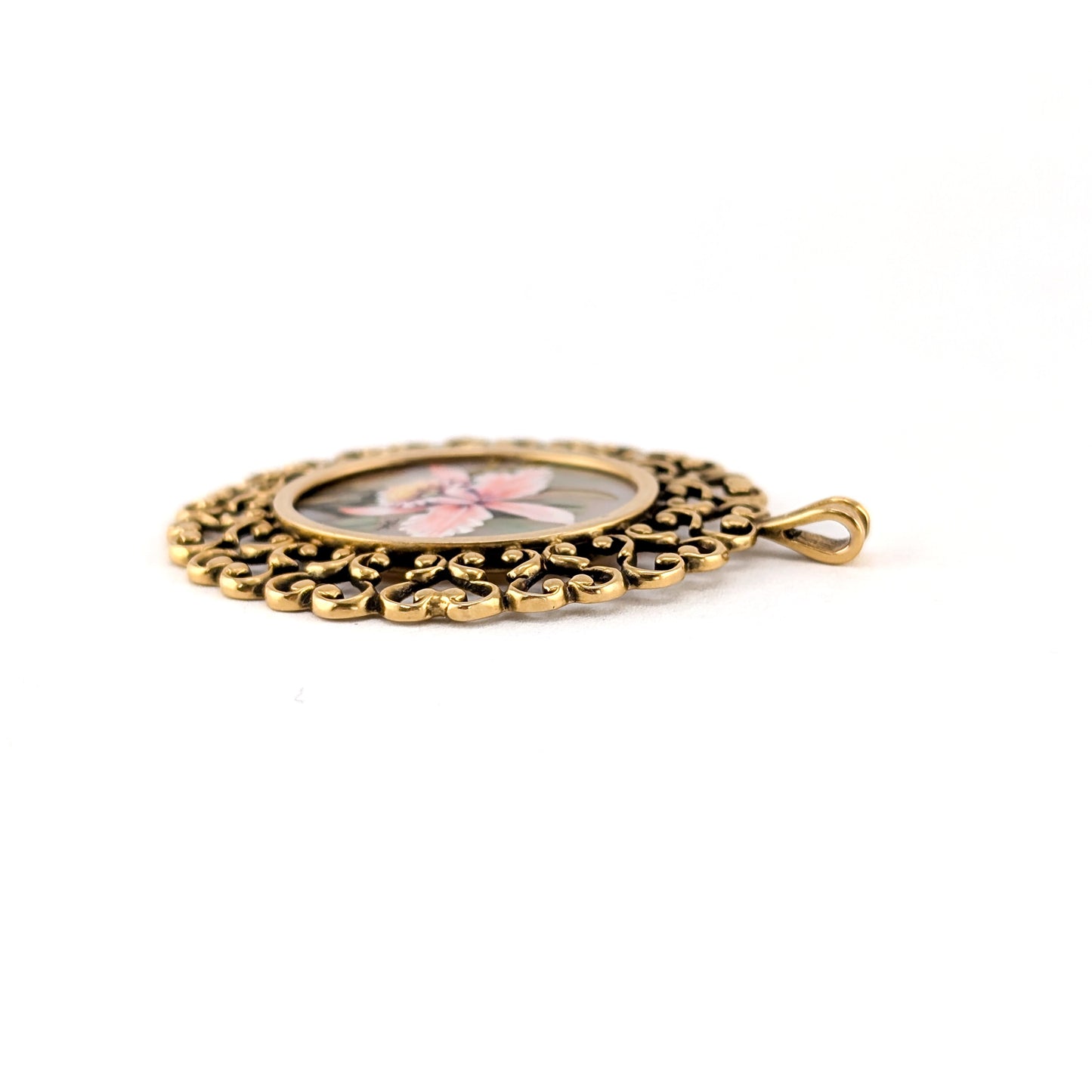Vintage 14K Gold Filigree Pendant with Hand-Painted Orchid on Mother of Pearl – Signed “TAK,” Attributed to Hawaiian Studio, 1986