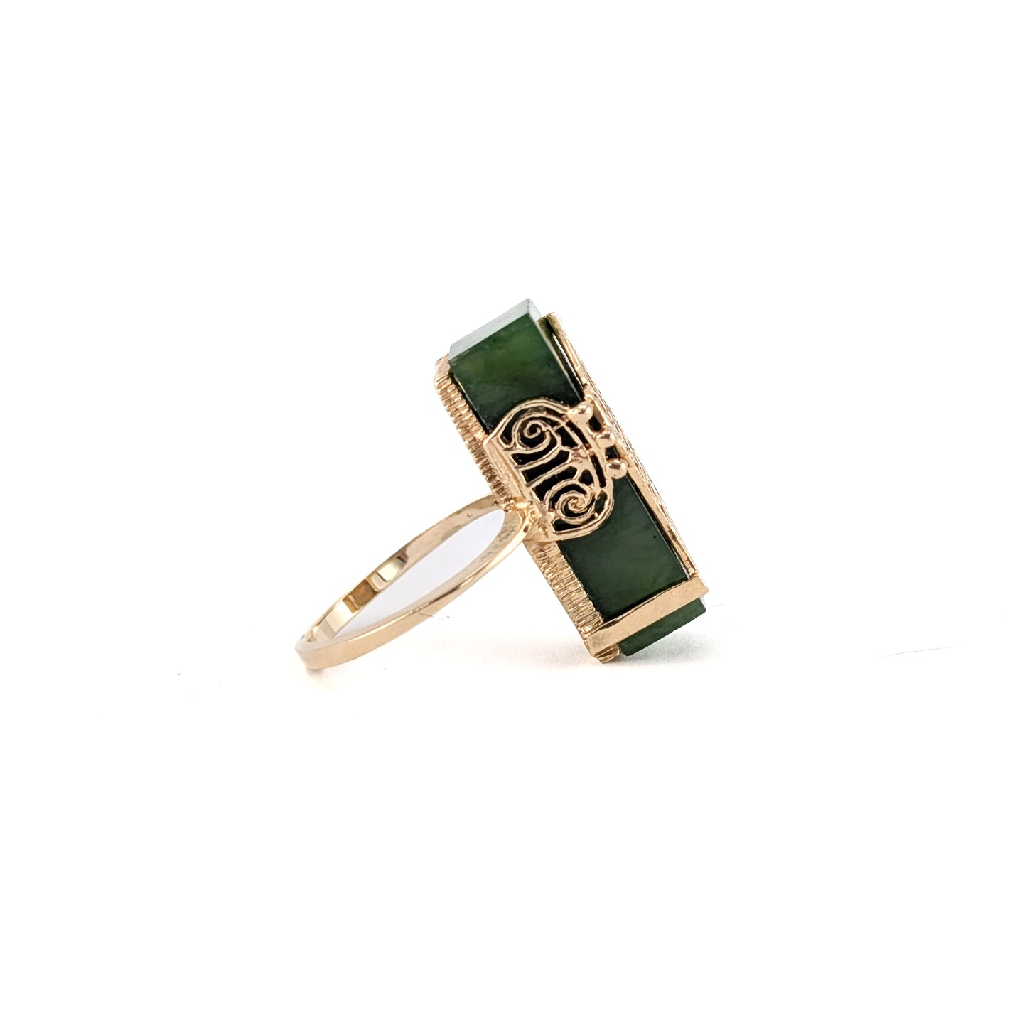 Vintage Resco 10K Gold Jade Ring – Carved Green Jade, Sculptural Filigree Statement Ring