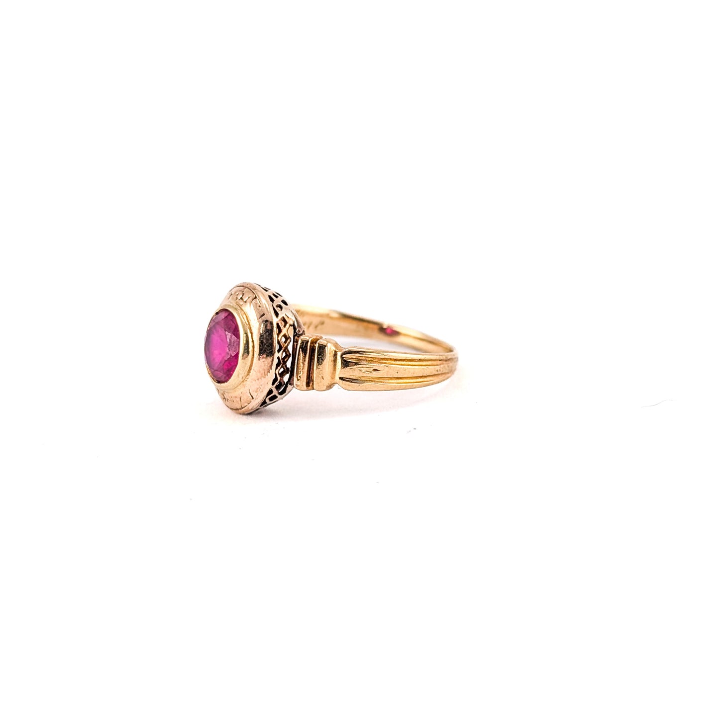 Vintage 14K Gold Ruby Ring – Bezel Set Oval Ruby with Ornate Shoulders