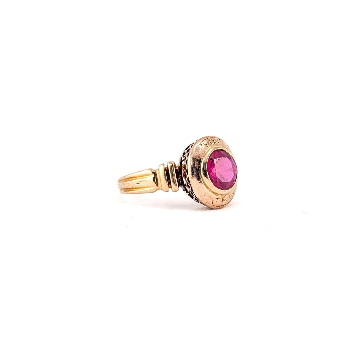 Vintage 14K Gold Ruby Ring – Bezel Set Oval Ruby with Ornate Shoulders