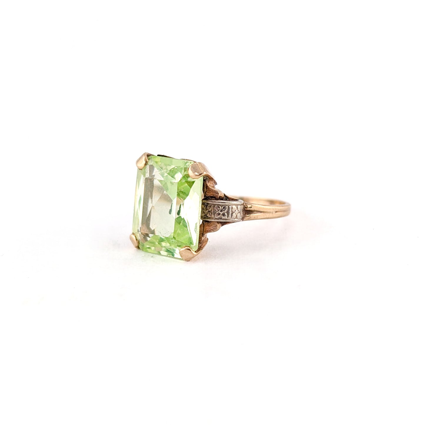 Vintage 10K Yellow & White Gold Uranium Spinel Ring – Two-Tone Engraved Shoulders, Emerald Cut Stone