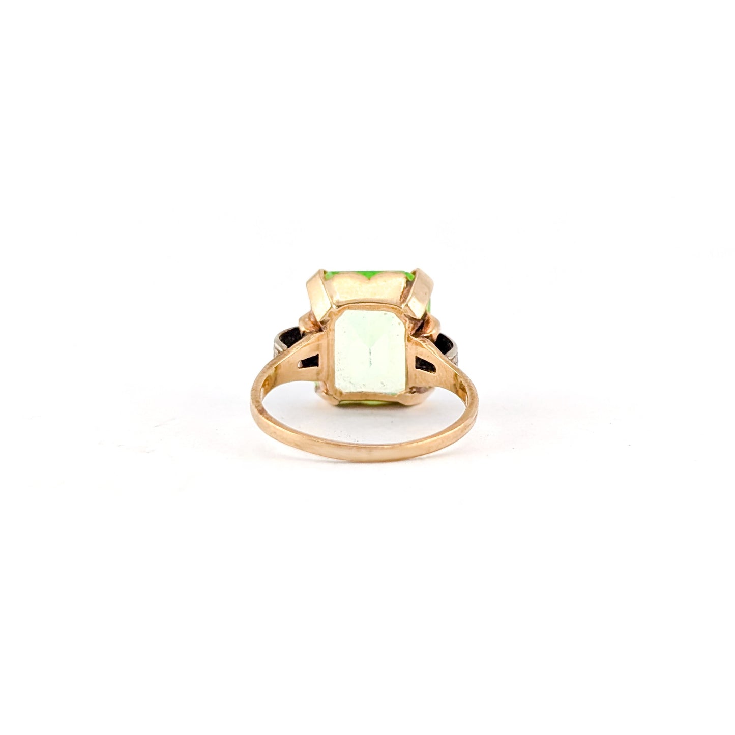 Vintage 10K Yellow & White Gold Uranium Spinel Ring – Two-Tone Engraved Shoulders, Emerald Cut Stone