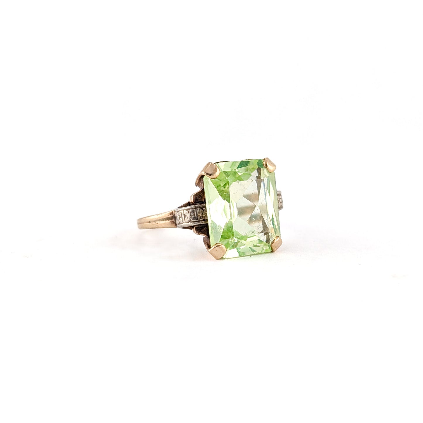 Vintage 10K Yellow & White Gold Uranium Spinel Ring – Two-Tone Engraved Shoulders, Emerald Cut Stone