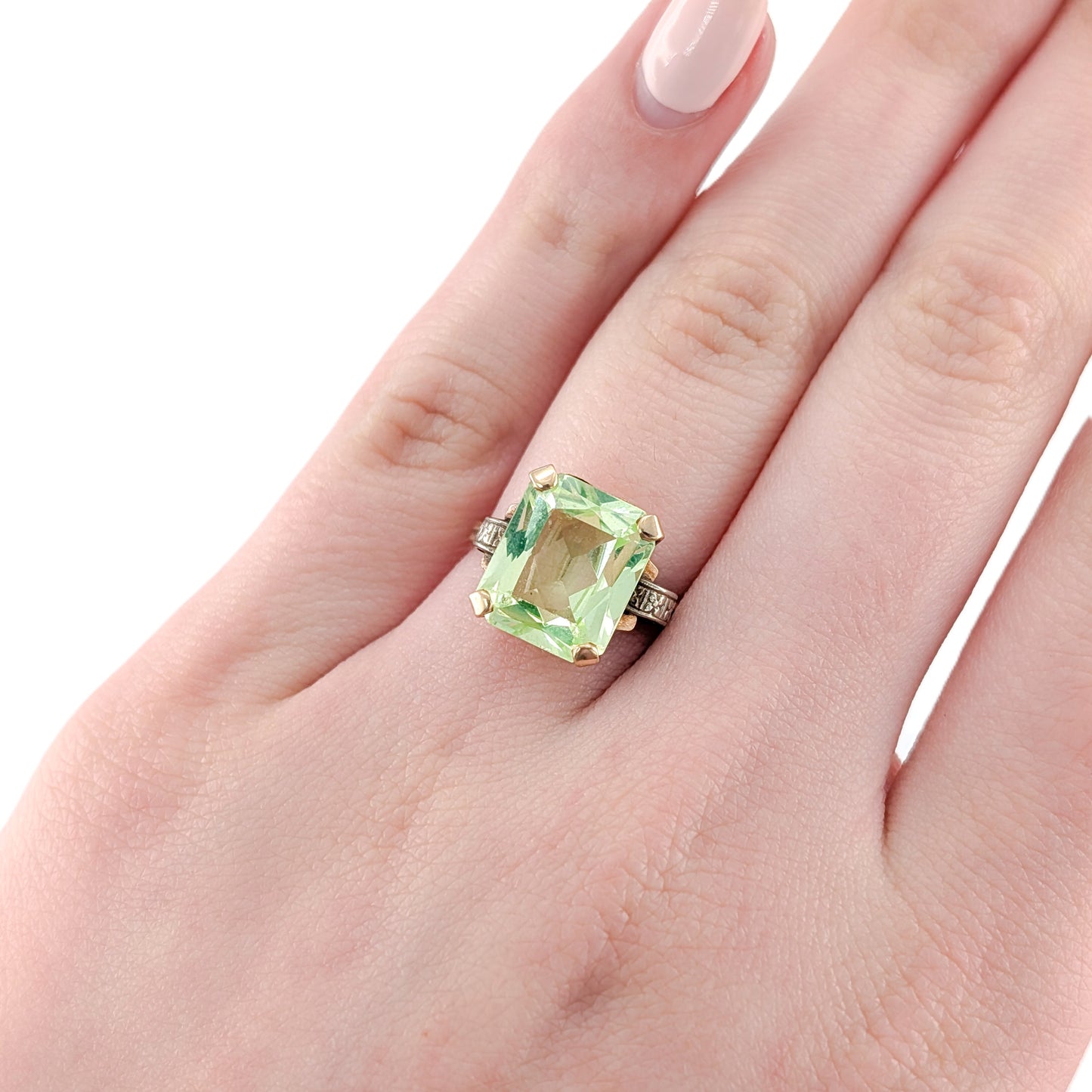 Vintage 10K Yellow & White Gold Uranium Spinel Ring – Two-Tone Engraved Shoulders, Emerald Cut Stone