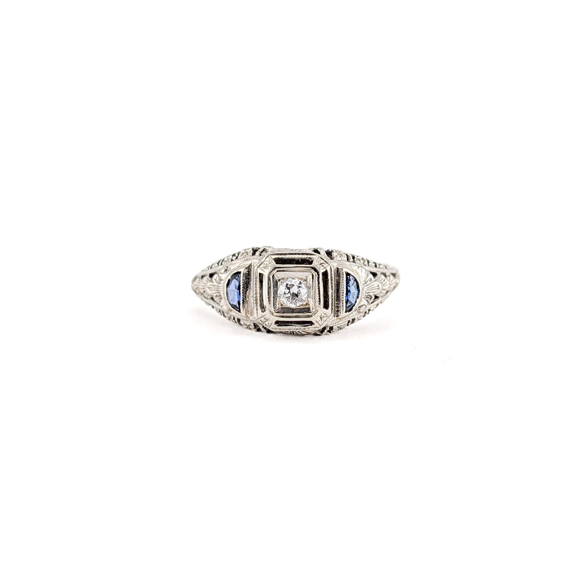 Antique Art Deco 18K White Gold Diamond & Blue Sapphire Ring