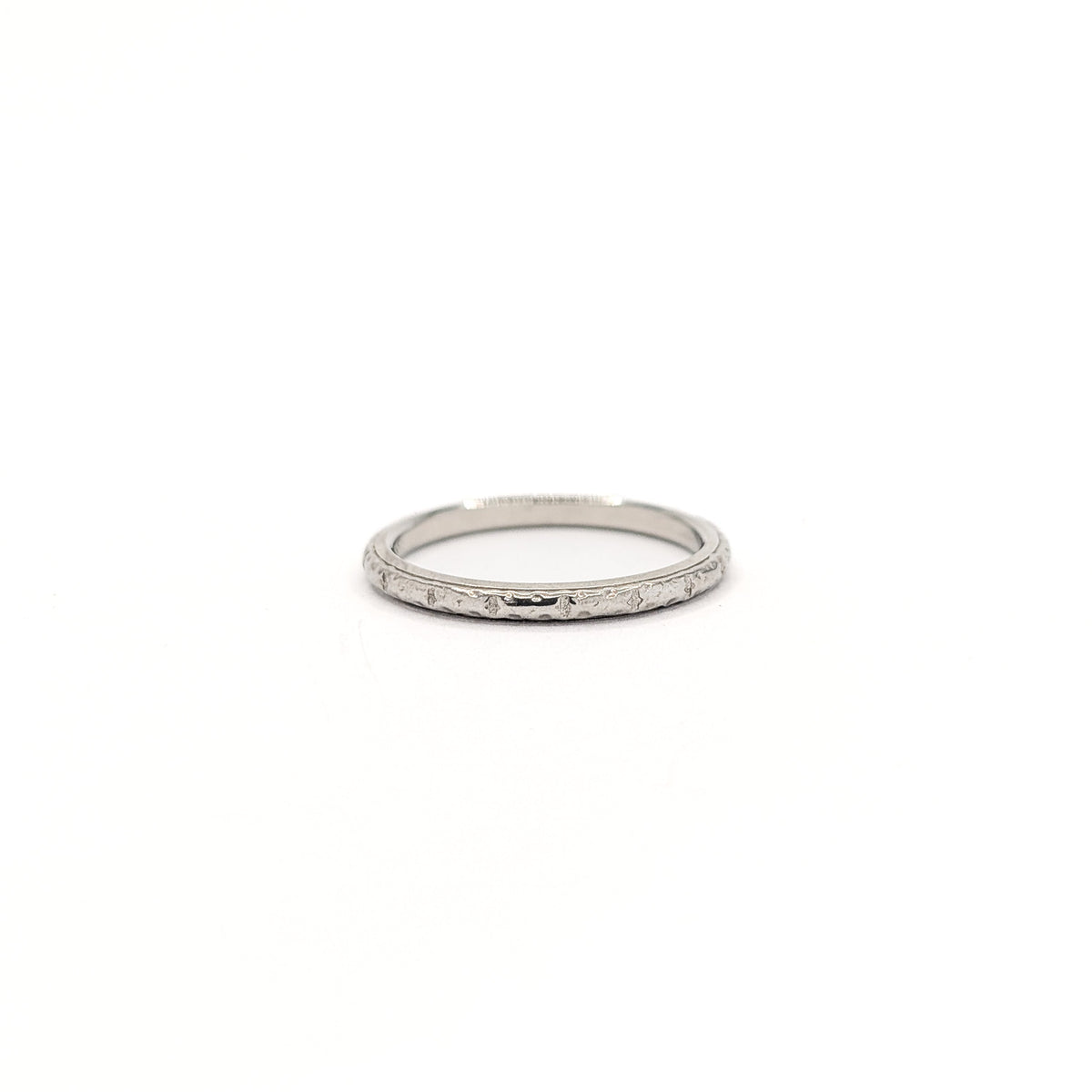 Antique Art Deco Belais 18K White Gold Engraved Band
