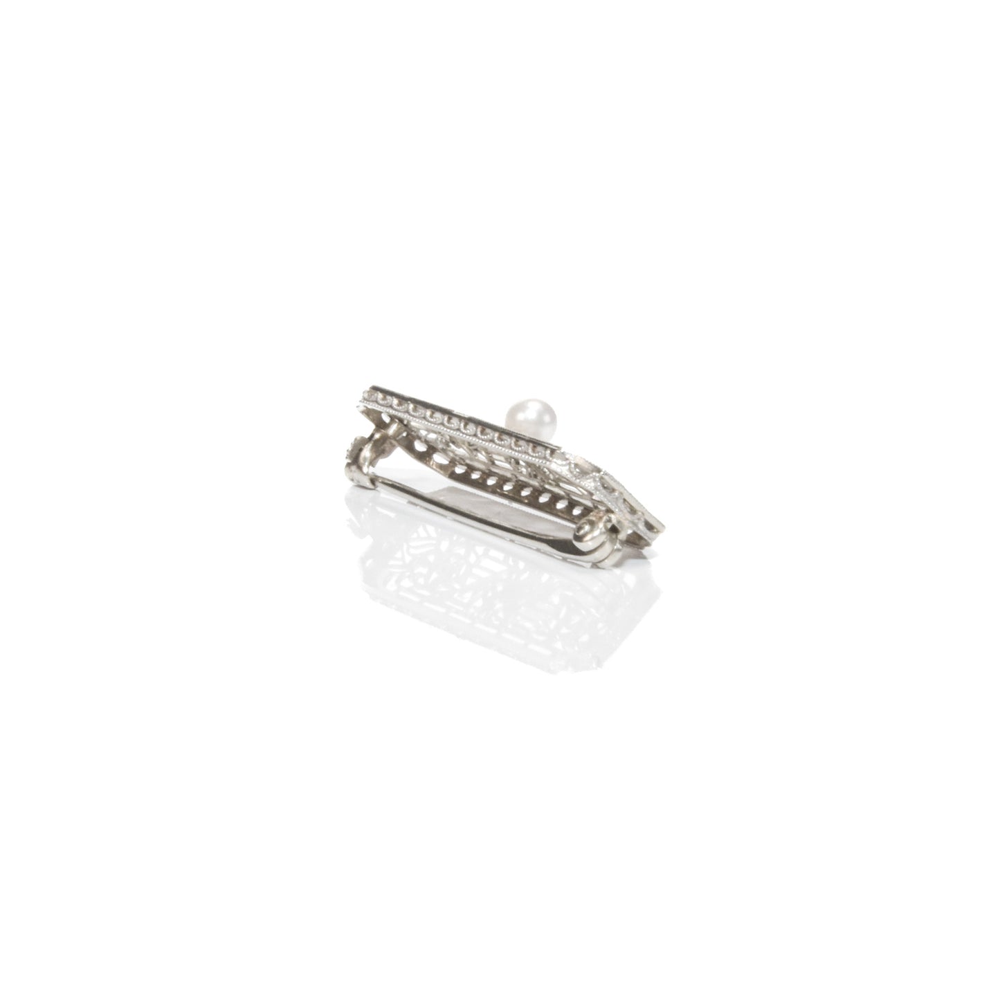 14k white gold art deco brooch with floral design on a white background