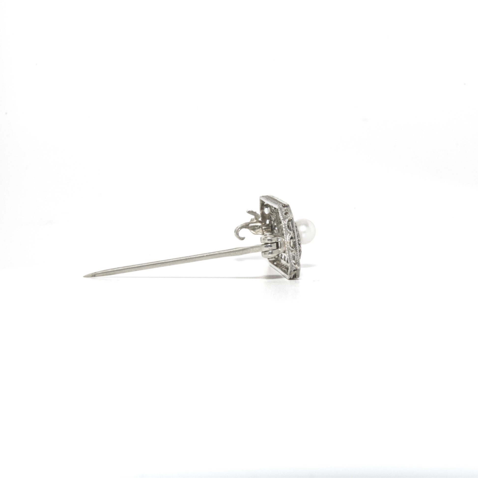 14k white gold art deco brooch with floral design on a white background