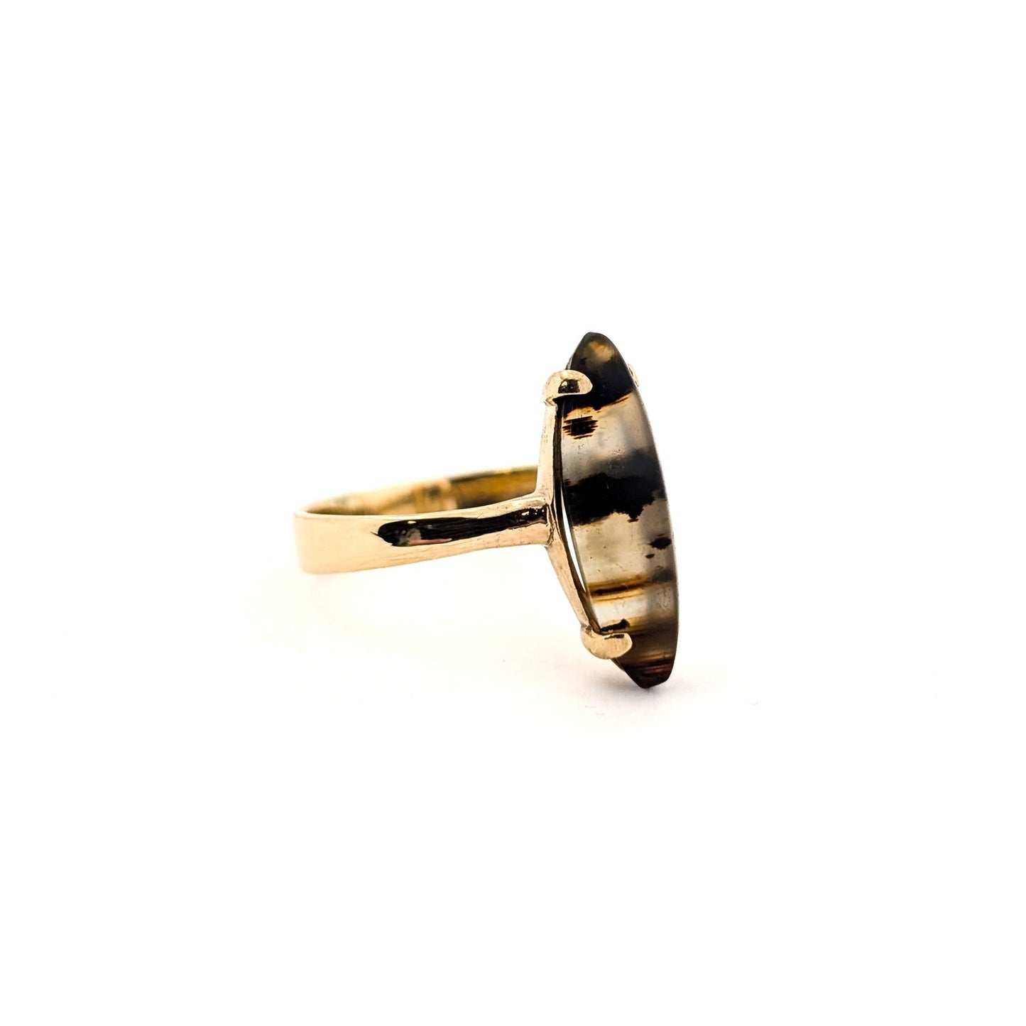 Exquisite Vintage 14K Yellow Gold Agate Ring