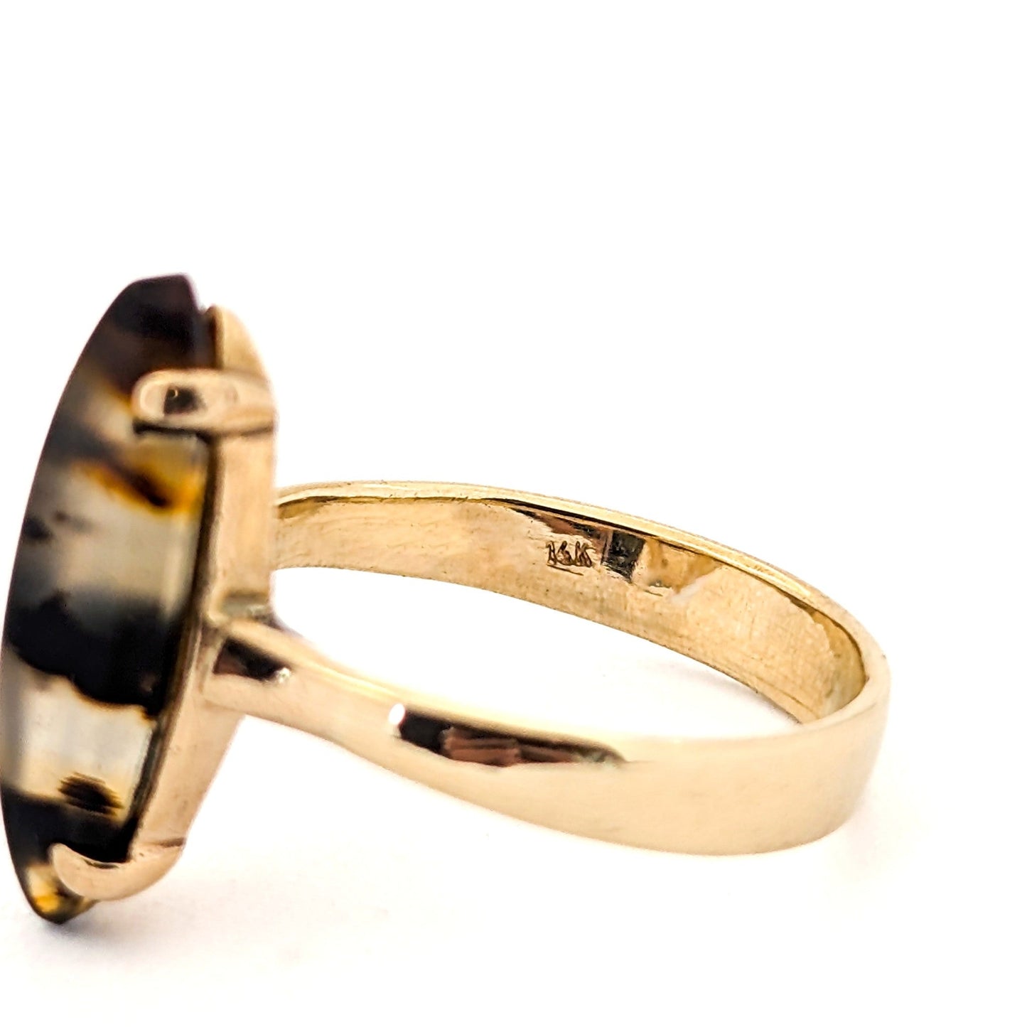 Exquisite Vintage 14K Yellow Gold Agate Ring