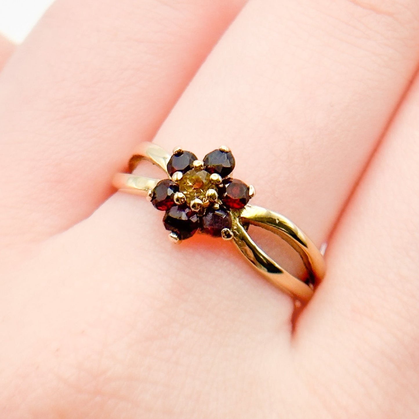 9k Gold Garnet Flower Ring with Citrine Center