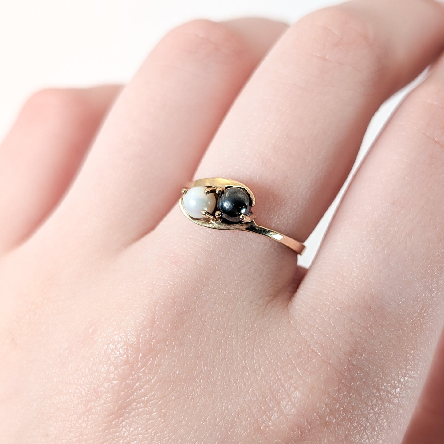 Vintage 10K Gold Ring with White and Tahitian Pearls