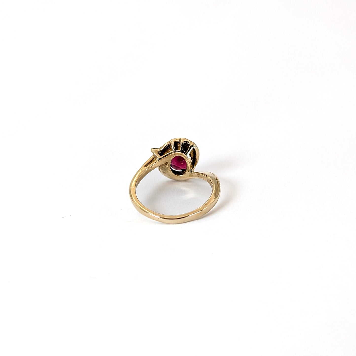 Vintage 14K Gold Garnet Feather Ring