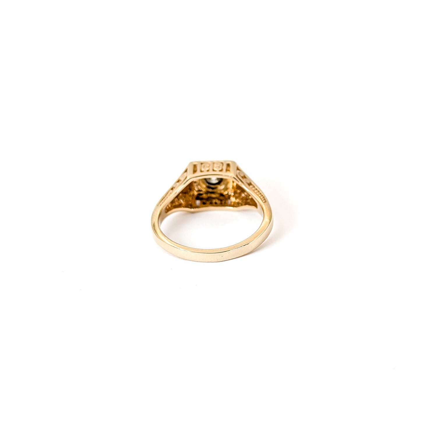 Vintage 14K Gold Diamond Ring with Ornate Filigree