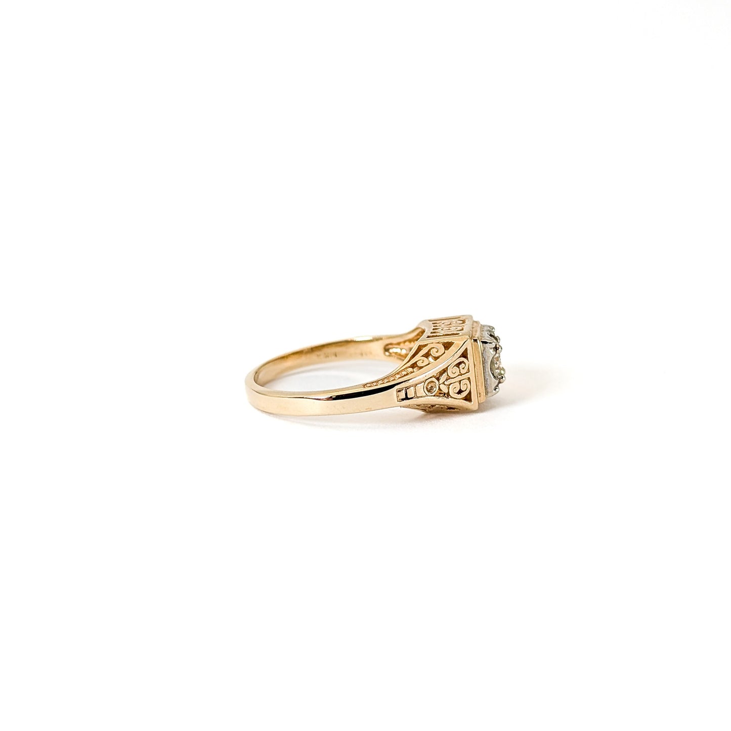 Vintage 14K Gold Diamond Ring with Ornate Filigree