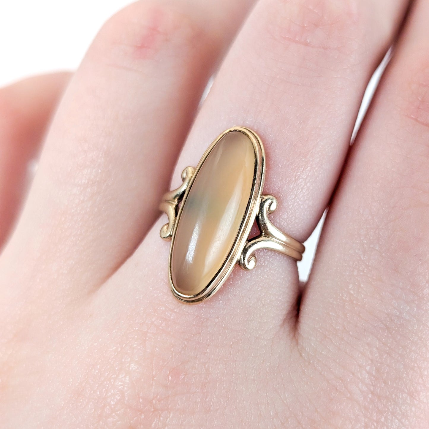 Vintage 10K Gold Agate Navette Shaped Ring