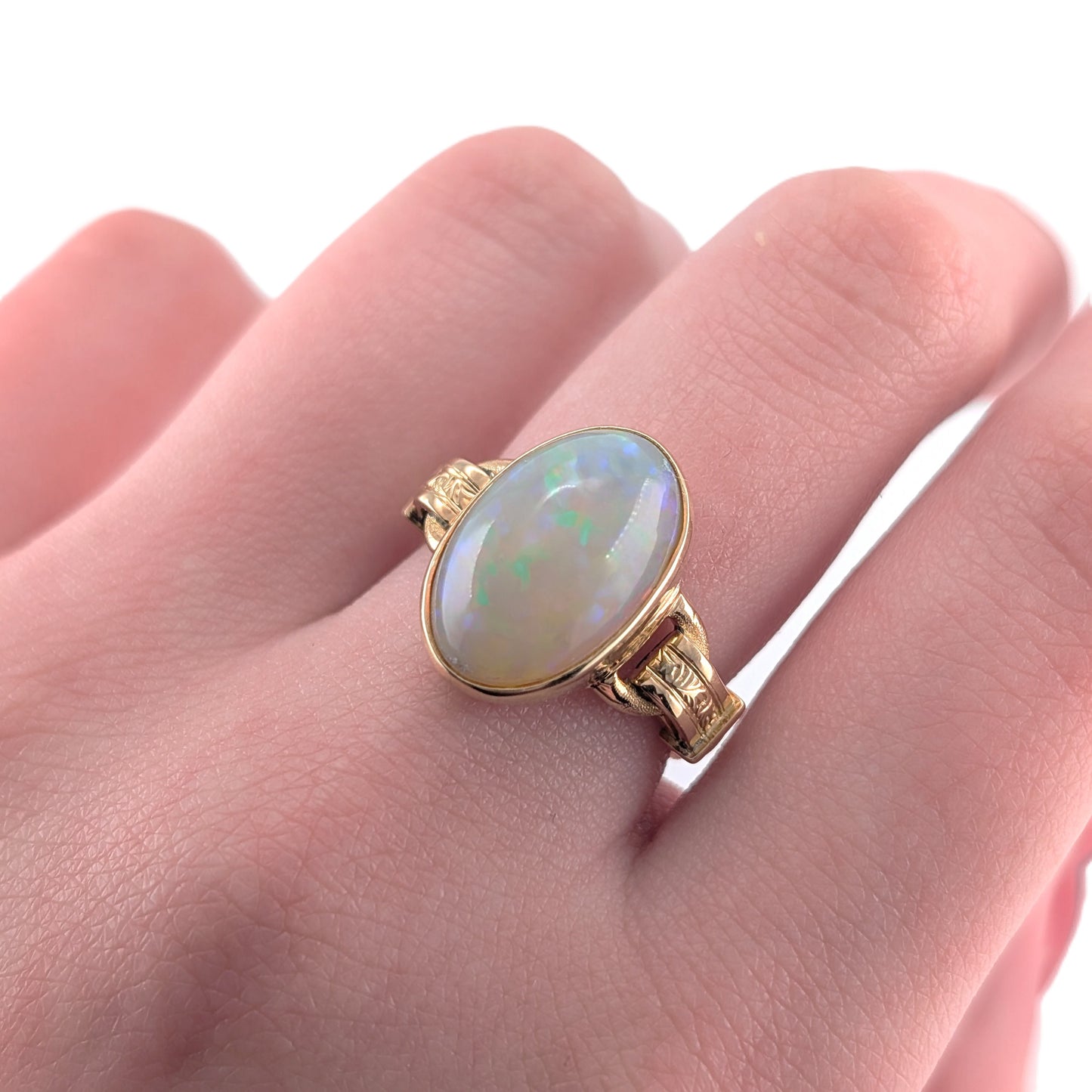 Vintage 7.4ct Opal Ring in Solid 14K Gold - Retro