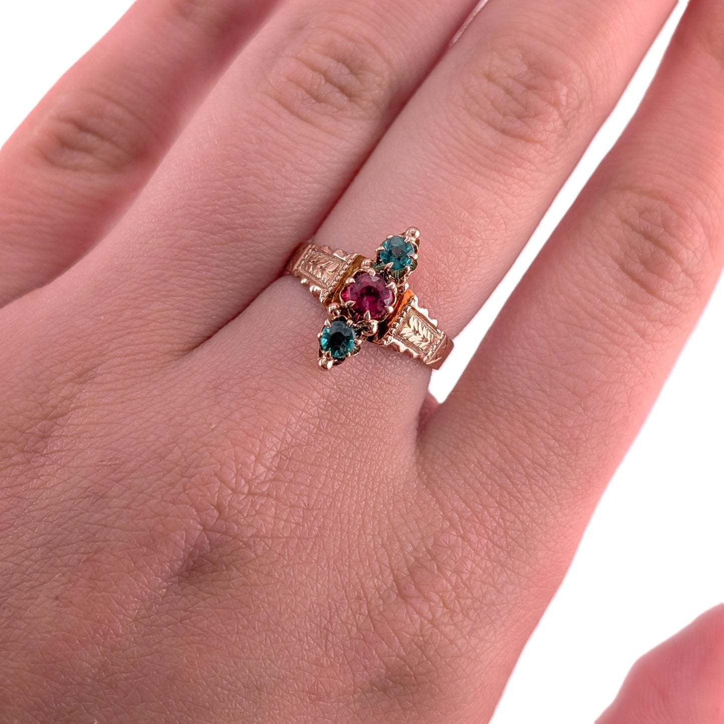Antique 9k Gold Victorian Glass Paste Ring with Engraved Shoulders